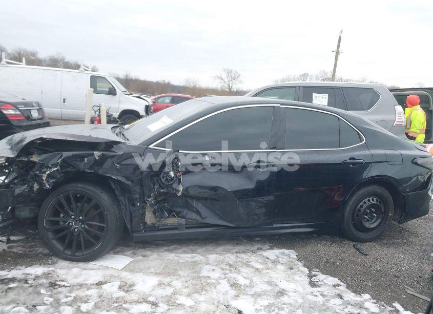 Photo 14 of 2018 Toyota Camry XSE (VIN 4T1B61HK2JU132993)