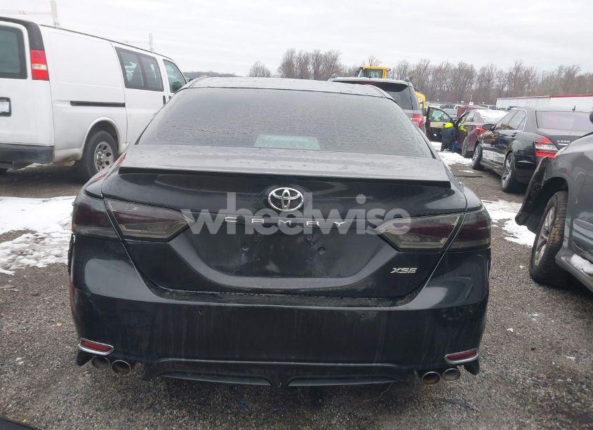 Photo 16 of 2018 Toyota Camry XSE (VIN 4T1B61HK2JU132993)