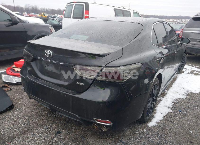 Photo 4 of 2018 Toyota Camry XSE (VIN 4T1B61HK2JU132993)