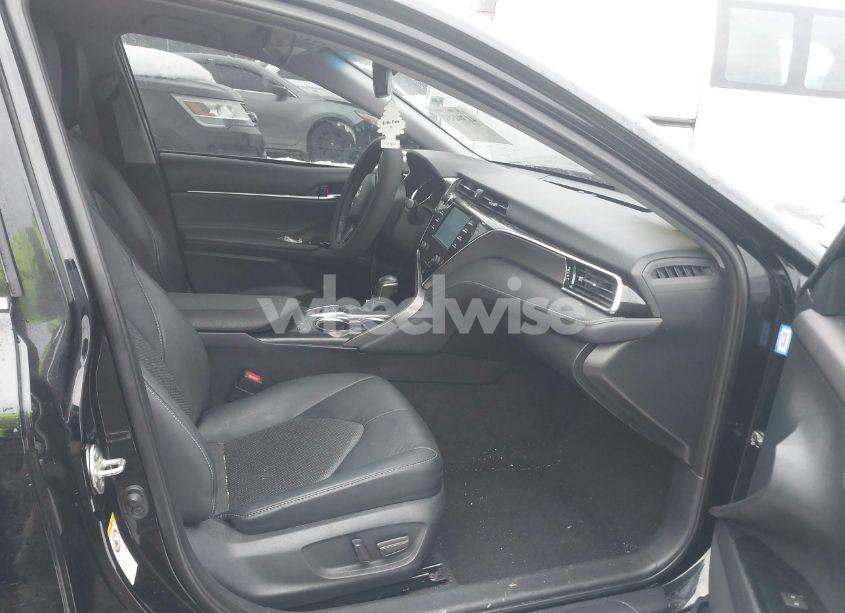 Photo 5 of 2018 Toyota Camry XSE (VIN 4T1B61HK2JU132993)