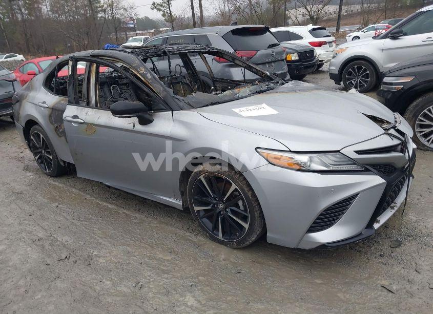 2018 Toyota Camry XSE (VIN 4T1B61HK2JU145016) main photo