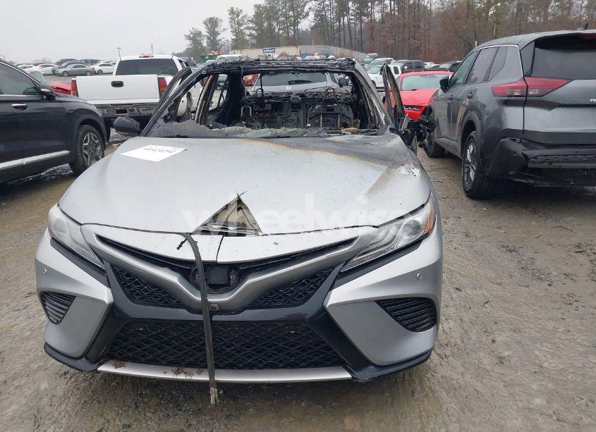 Photo 11 of 2018 Toyota Camry XSE (VIN 4T1B61HK2JU145016)