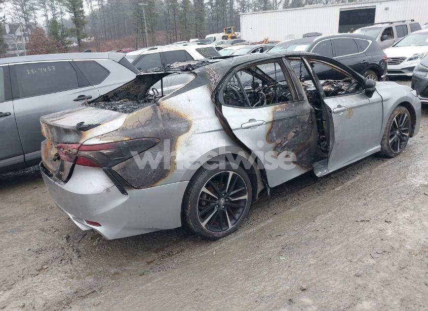 Photo 4 of 2018 Toyota Camry XSE (VIN 4T1B61HK2JU145016)