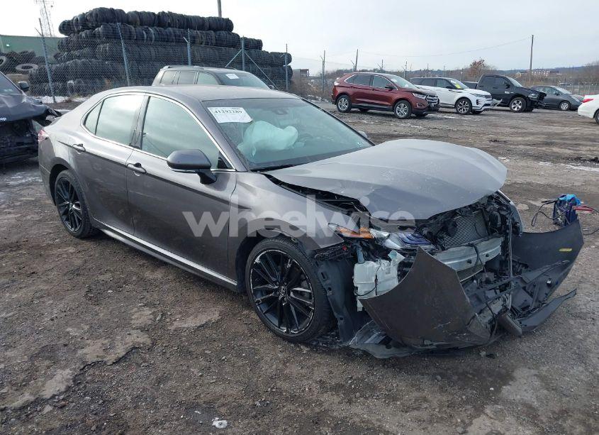 2018 Toyota Camry XSE (VIN 4T1B61HK2JU502551) main photo