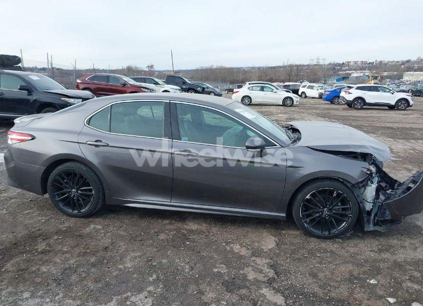 Photo 14 of 2018 Toyota Camry XSE (VIN 4T1B61HK2JU502551)