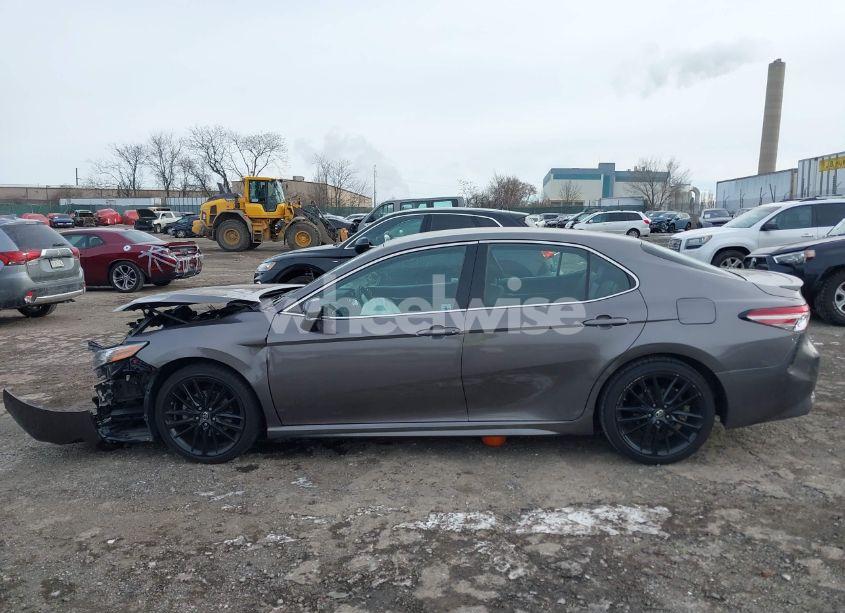 Photo 15 of 2018 Toyota Camry XSE (VIN 4T1B61HK2JU502551)