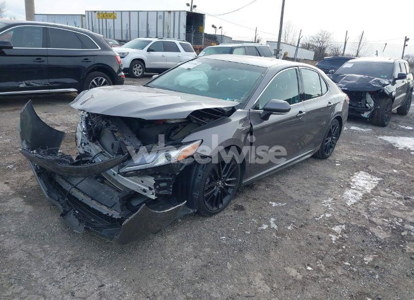 Photo 2 of 2018 Toyota Camry XSE (VIN 4T1B61HK2JU502551)