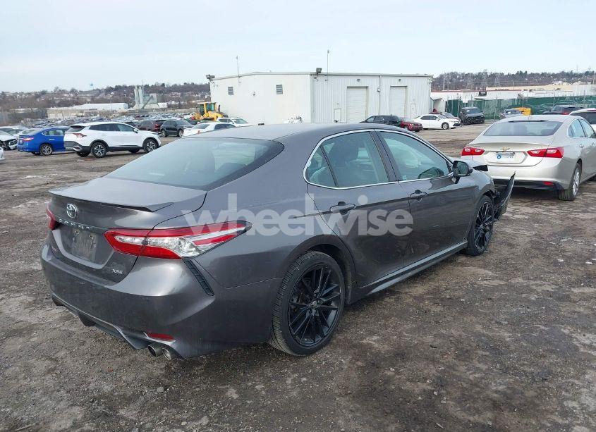 Photo 4 of 2018 Toyota Camry XSE (VIN 4T1B61HK2JU502551)
