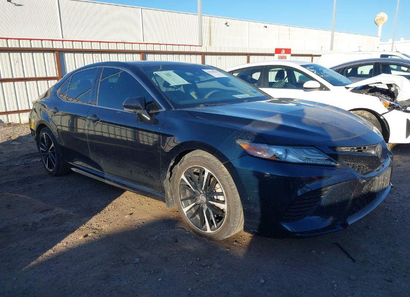 2018 Toyota Camry XSE (VIN 4T1B61HK2JU506177) main photo