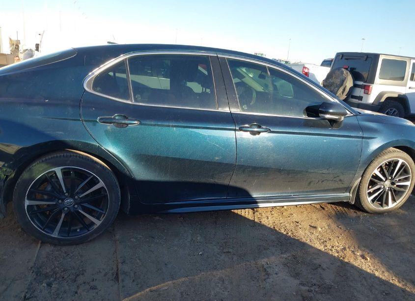 Photo 13 of 2018 Toyota Camry XSE (VIN 4T1B61HK2JU506177)