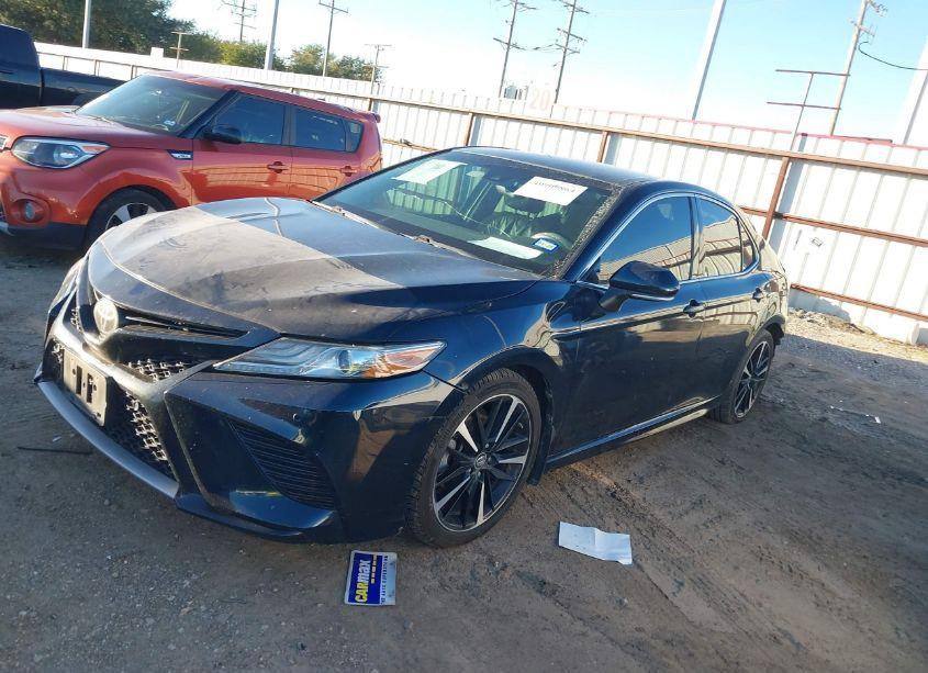 Photo 2 of 2018 Toyota Camry XSE (VIN 4T1B61HK2JU506177)