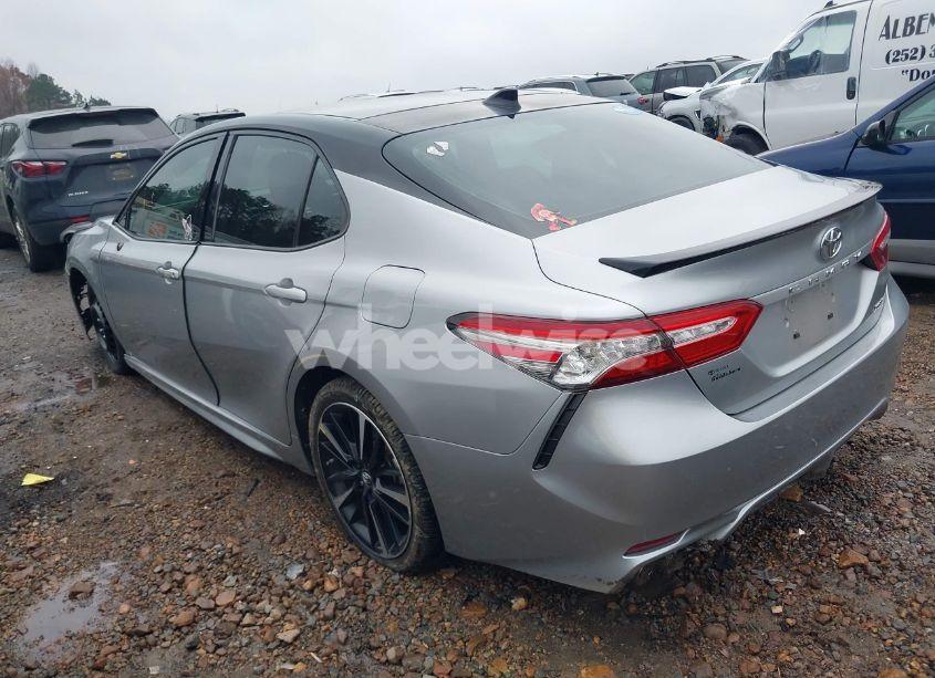 Photo 3 of 2019 Toyota Camry XSE (VIN 4T1B61HK2KU262368)