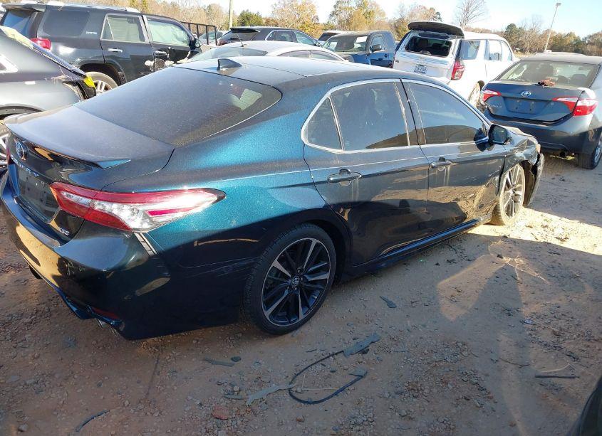 Photo 4 of 2019 Toyota Camry XSE (VIN 4T1B61HK2KU682924)