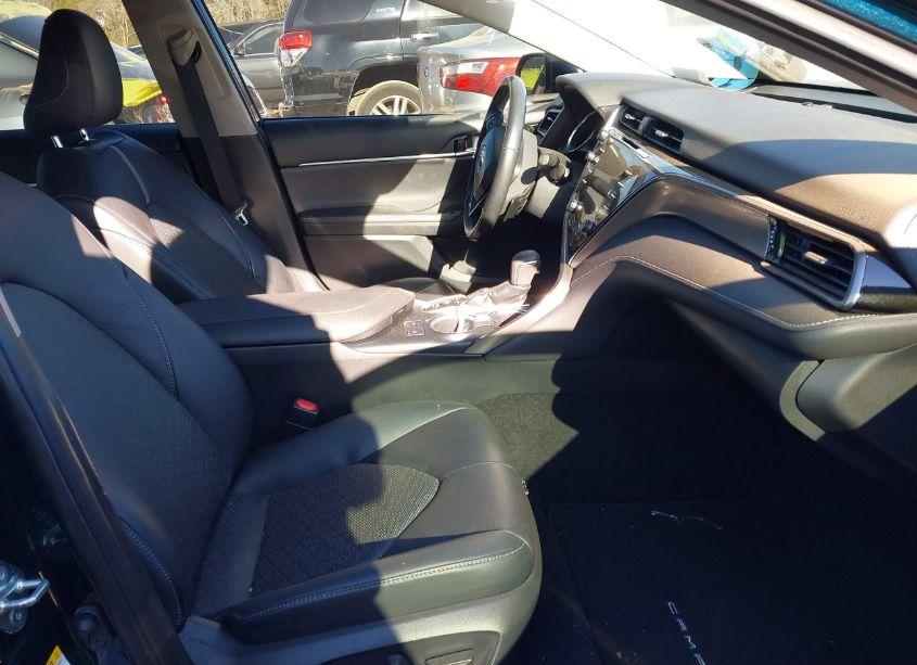 Photo 5 of 2019 Toyota Camry XSE (VIN 4T1B61HK2KU682924)