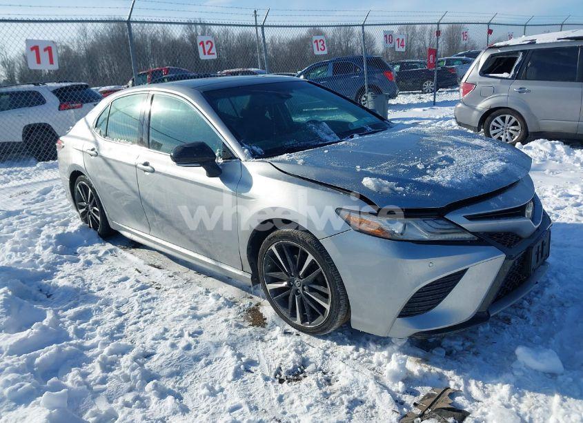 2018 Toyota Camry XSE (VIN 4T1B61HK3JU031865) main photo