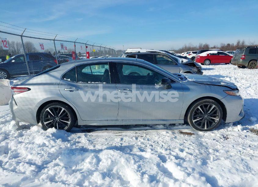 Photo 13 of 2018 Toyota Camry XSE (VIN 4T1B61HK3JU031865)