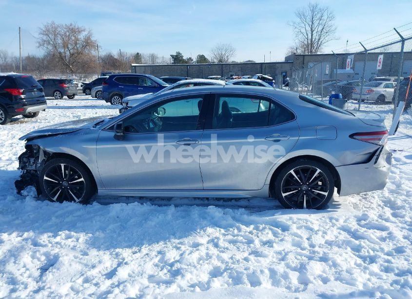 Photo 14 of 2018 Toyota Camry XSE (VIN 4T1B61HK3JU031865)