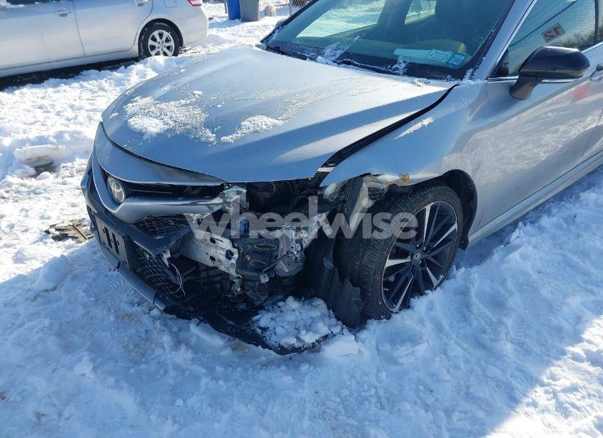 Photo 17 of 2018 Toyota Camry XSE (VIN 4T1B61HK3JU031865)