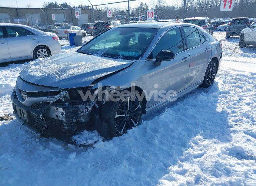 Photo 2 of 2018 Toyota Camry XSE (VIN 4T1B61HK3JU031865)