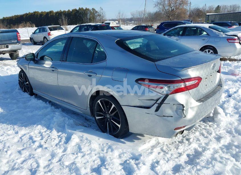 Photo 3 of 2018 Toyota Camry XSE (VIN 4T1B61HK3JU031865)