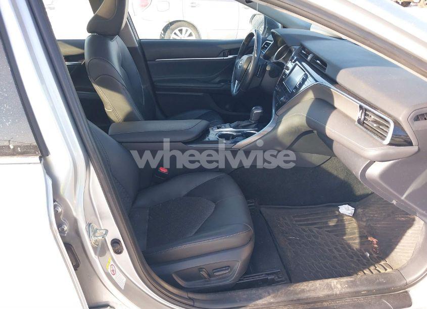 Photo 5 of 2018 Toyota Camry XSE (VIN 4T1B61HK3JU031865)