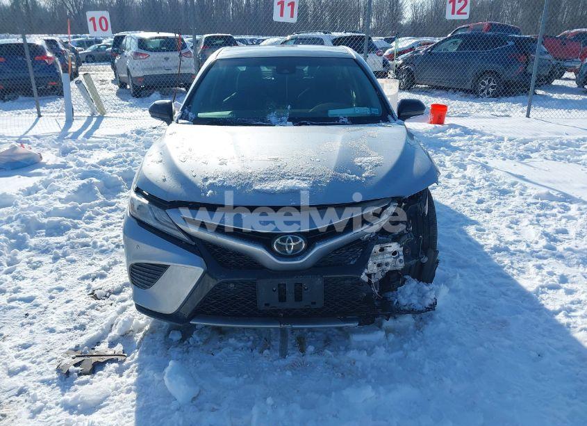 Photo 6 of 2018 Toyota Camry XSE (VIN 4T1B61HK3JU031865)