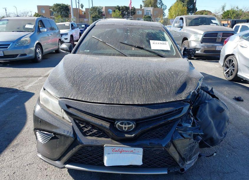 Photo 12 of 2018 Toyota Camry XSE (VIN 4T1B61HK3JU034622)