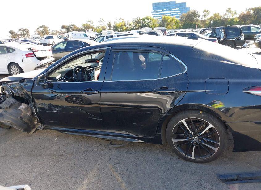 Photo 14 of 2018 Toyota Camry XSE (VIN 4T1B61HK3JU034622)