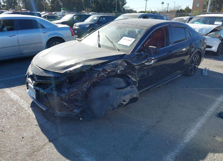 Photo 2 of 2018 Toyota Camry XSE (VIN 4T1B61HK3JU034622)