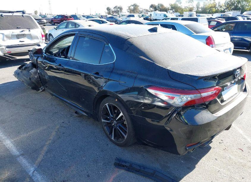 Photo 3 of 2018 Toyota Camry XSE (VIN 4T1B61HK3JU034622)