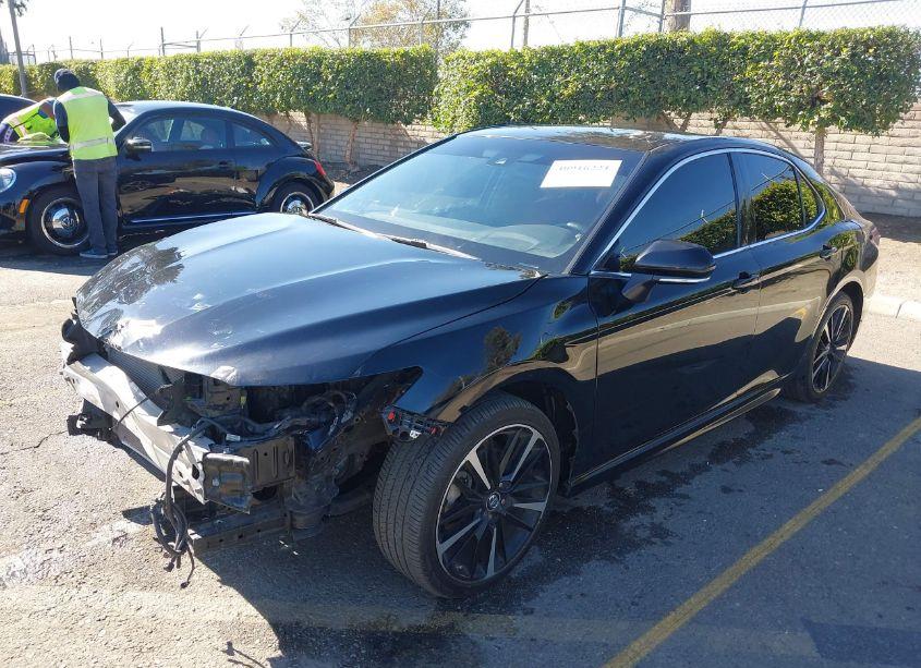 Photo 2 of 2018 Toyota Camry XSE (VIN 4T1B61HK3JU066860)