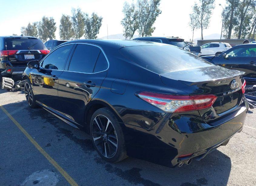 Photo 3 of 2018 Toyota Camry XSE (VIN 4T1B61HK3JU066860)