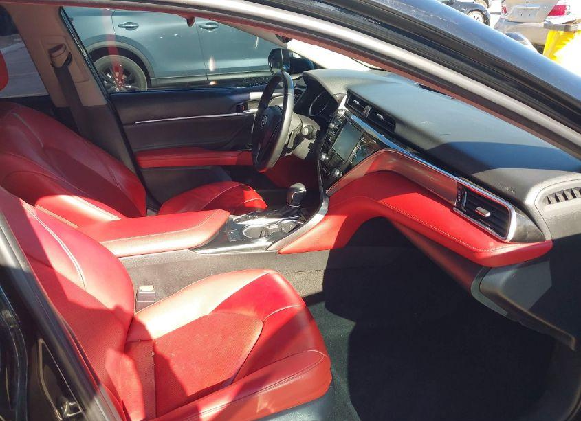 Photo 5 of 2018 Toyota Camry XSE (VIN 4T1B61HK3JU066860)