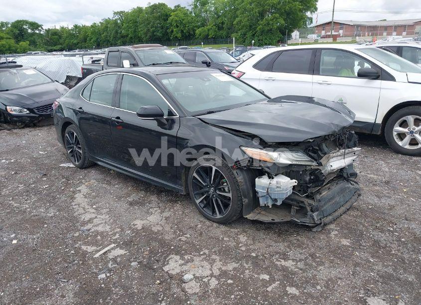 2018 Toyota Camry XSE (VIN 4T1B61HK3JU083500) main photo