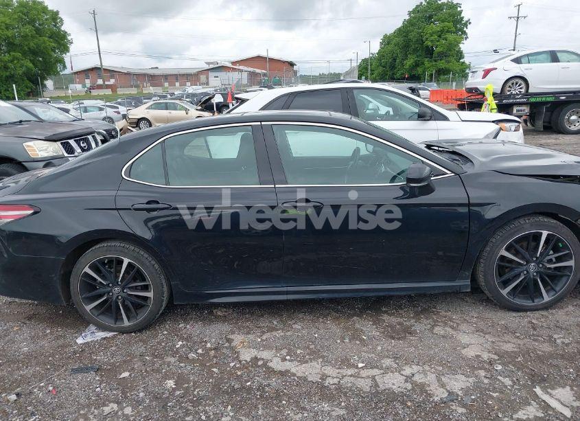 Photo 13 of 2018 Toyota Camry XSE (VIN 4T1B61HK3JU083500)