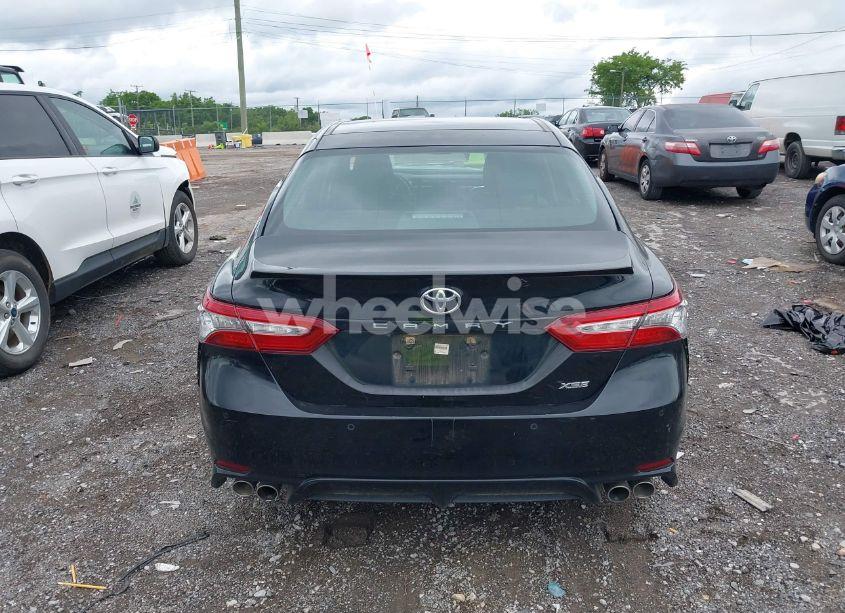 Photo 16 of 2018 Toyota Camry XSE (VIN 4T1B61HK3JU083500)