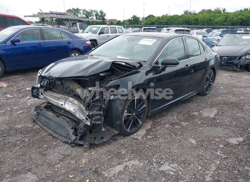 Photo 2 of 2018 Toyota Camry XSE (VIN 4T1B61HK3JU083500)