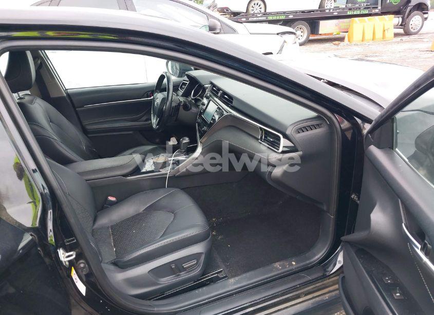 Photo 5 of 2018 Toyota Camry XSE (VIN 4T1B61HK3JU083500)