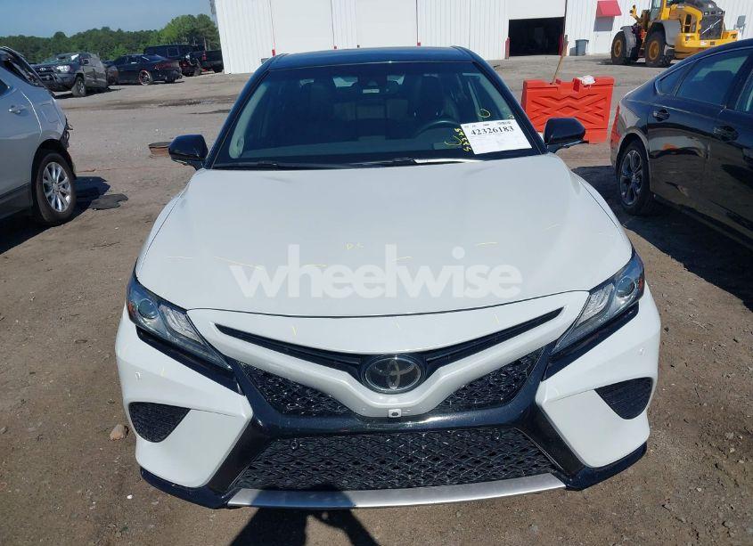 Photo 13 of 2018 Toyota Camry XSE (VIN 4T1B61HK3JU099227)