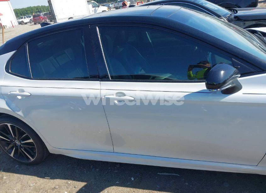 Photo 14 of 2018 Toyota Camry XSE (VIN 4T1B61HK3JU099227)