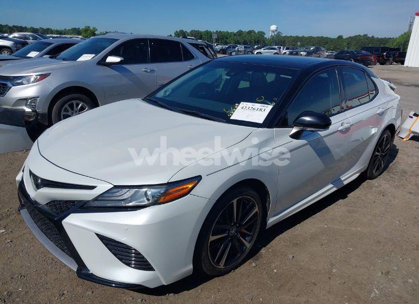 Photo 2 of 2018 Toyota Camry XSE (VIN 4T1B61HK3JU099227)