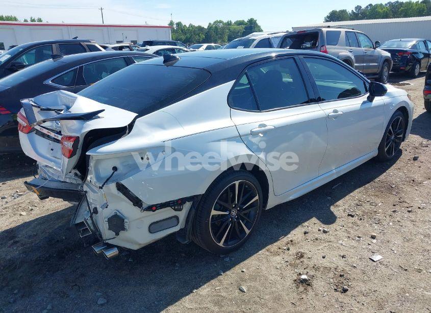 Photo 4 of 2018 Toyota Camry XSE (VIN 4T1B61HK3JU099227)