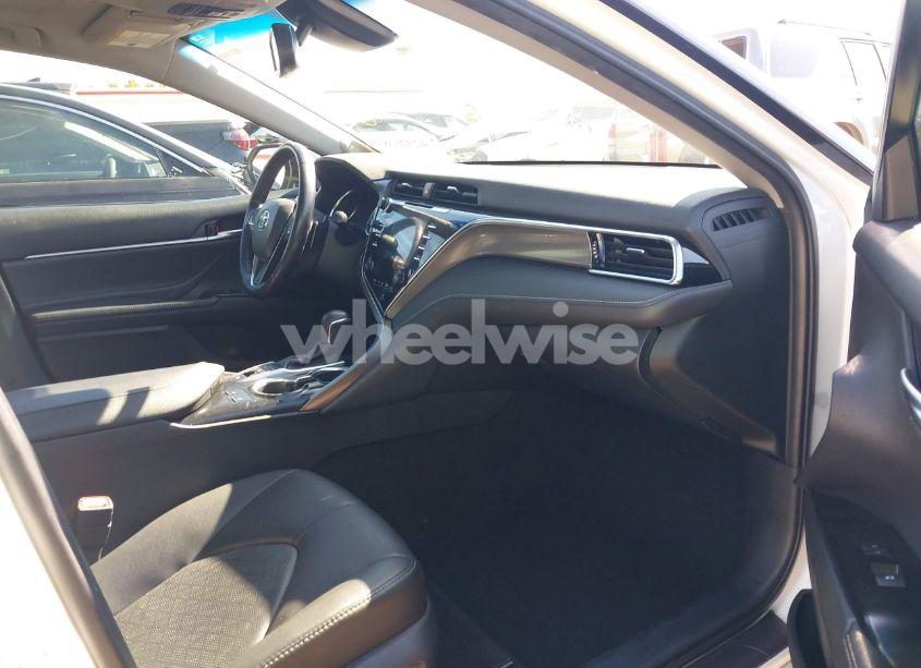 Photo 5 of 2018 Toyota Camry XSE (VIN 4T1B61HK3JU099227)