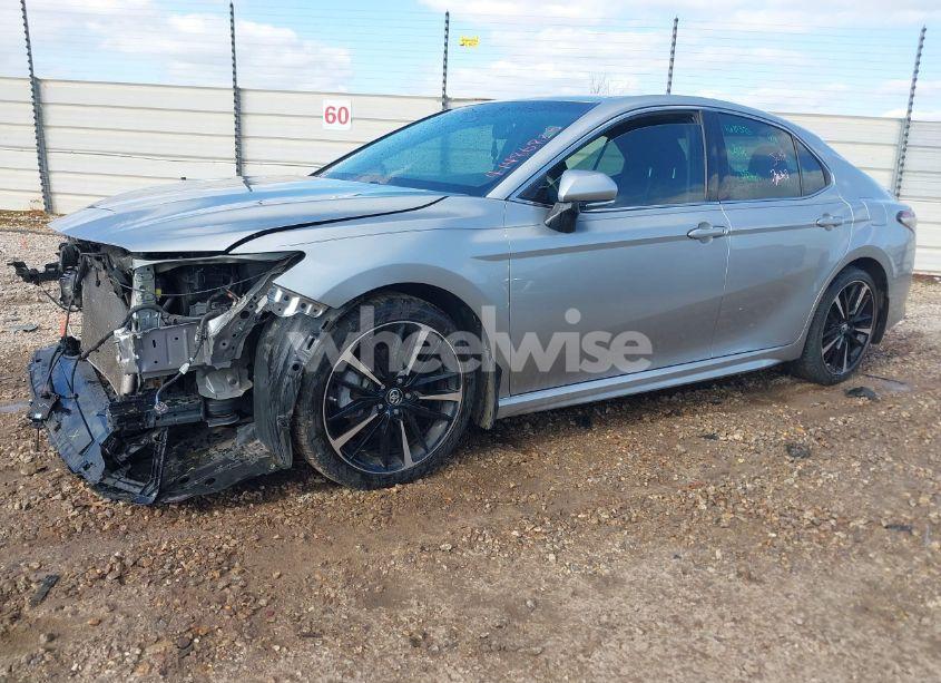 Photo 2 of 2018 Toyota Camry XSE (VIN 4T1B61HK3JU130914)