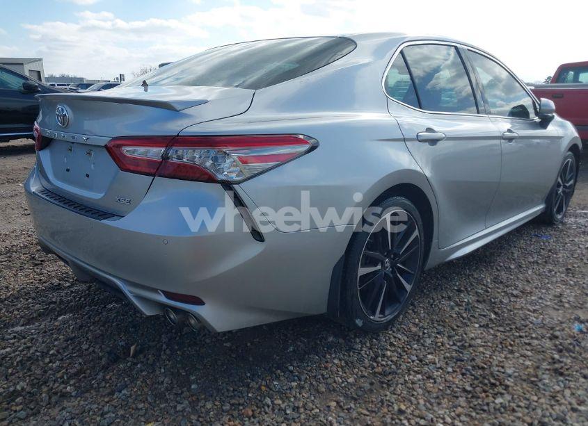 Photo 4 of 2018 Toyota Camry XSE (VIN 4T1B61HK3JU130914)