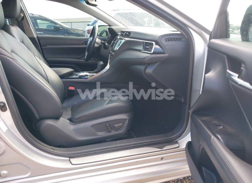 Photo 5 of 2018 Toyota Camry XSE (VIN 4T1B61HK3JU130914)