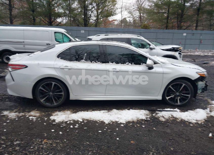 Photo 13 of 2018 Toyota Camry XSE (VIN 4T1B61HK3JU130928)