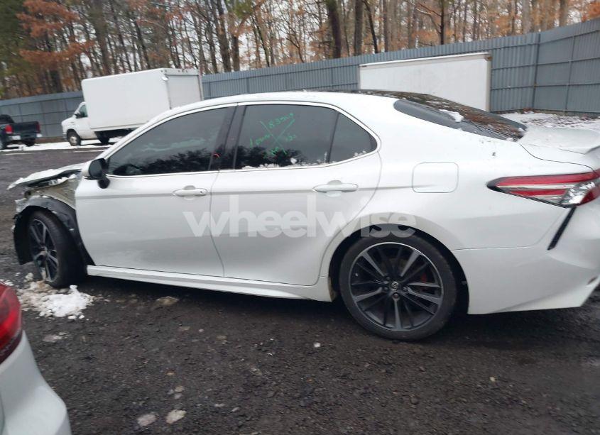 Photo 14 of 2018 Toyota Camry XSE (VIN 4T1B61HK3JU130928)