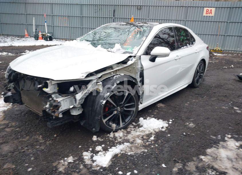 Photo 2 of 2018 Toyota Camry XSE (VIN 4T1B61HK3JU130928)