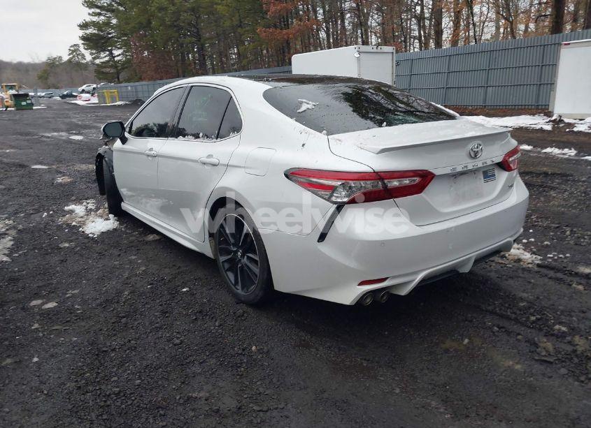 Photo 3 of 2018 Toyota Camry XSE (VIN 4T1B61HK3JU130928)